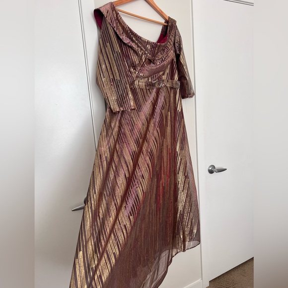 Plus Size off shoulder prom dress. SHEIN Curve - Picture 6 of 7